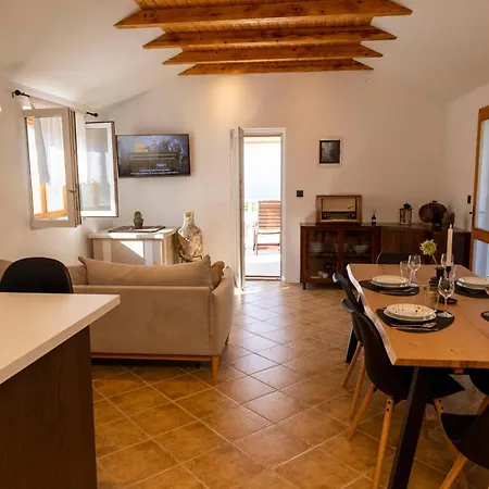 Semesterbostad House Vicko *